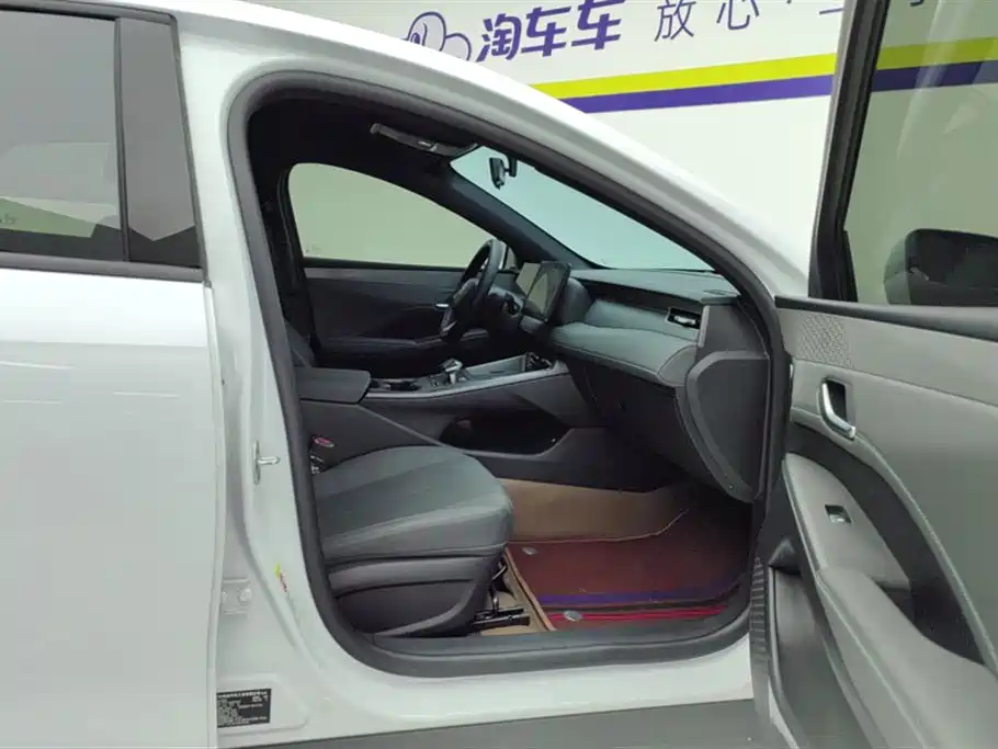 BYD Qin PLUS 2025 DM-i Smart Drive 55KM Leader фото 8