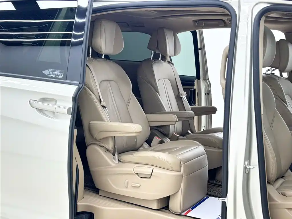 Buick GL8 2017 ES 28T Luxury China V фото 12