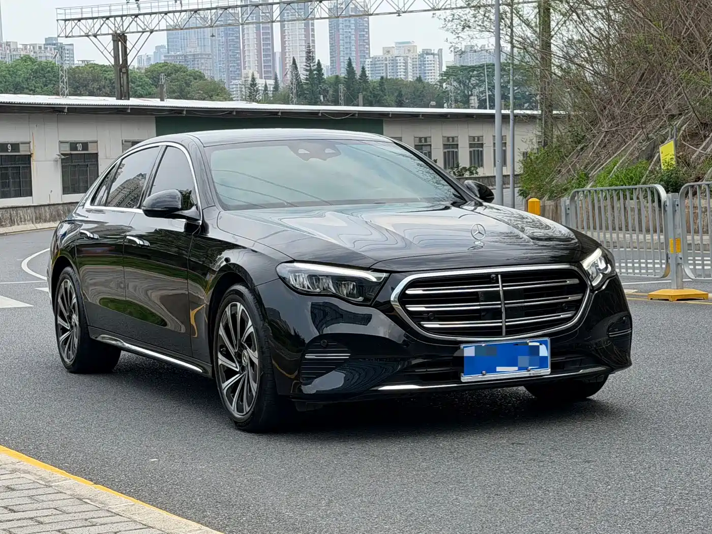 Mercedes-Benz E-Class 2024 Model E 300 L Luxury фото 3