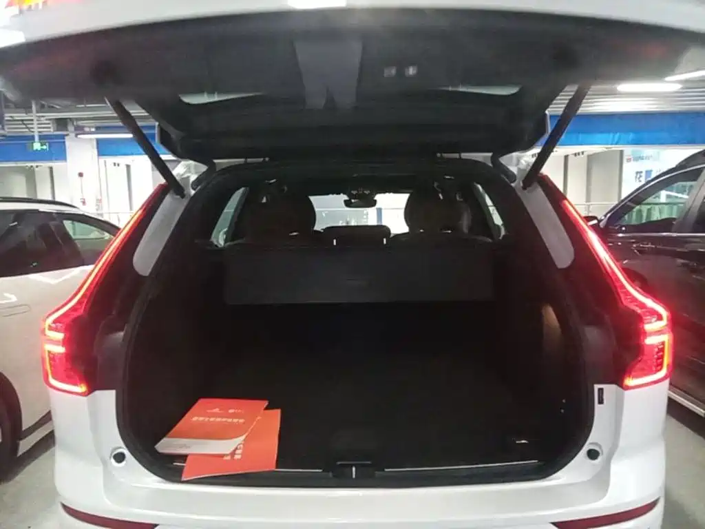 Volvo XC60 Plug-in Hybrid 2024 2024 T8 PHEV Long Range AWD Smart Elegance Luxury Edition