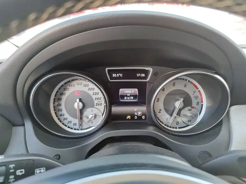 Mercedes-Benz GLA 2016 GLA 200 Dynamic фото 12