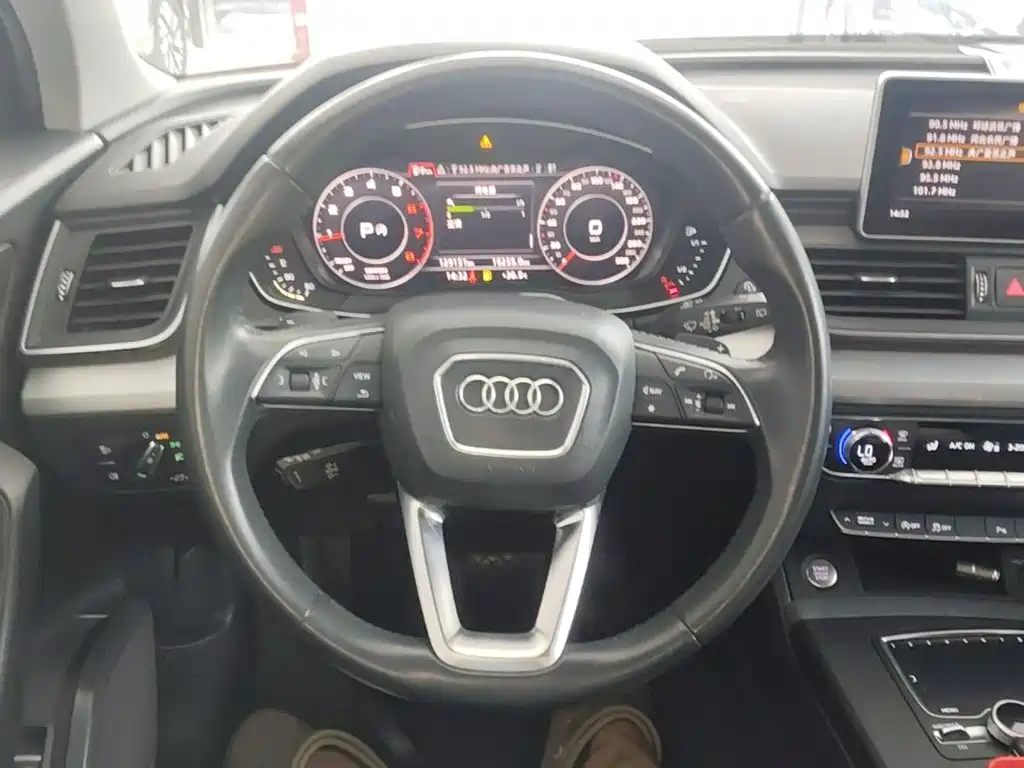 Фото 11 - Audi Q5L