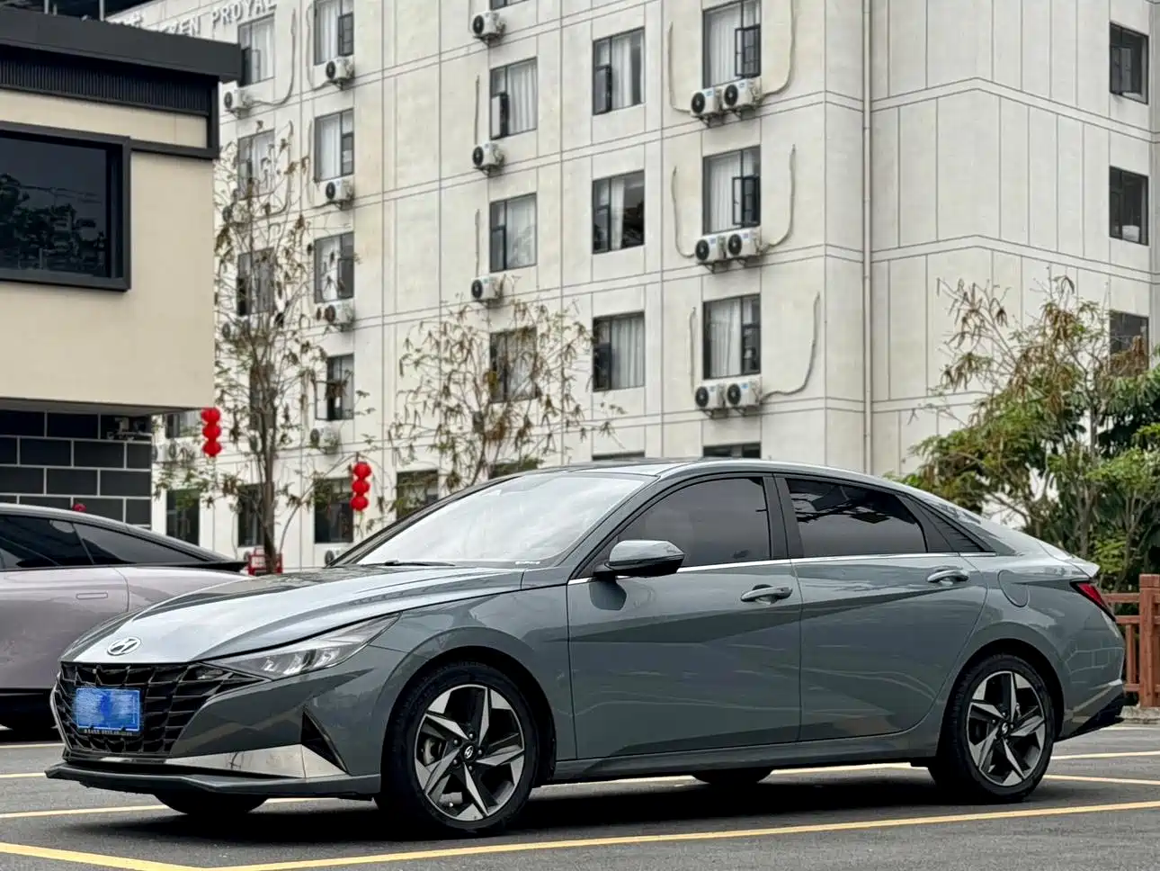 Hyundai Elantra 2021 1.5L CVT LUX Premium Edition