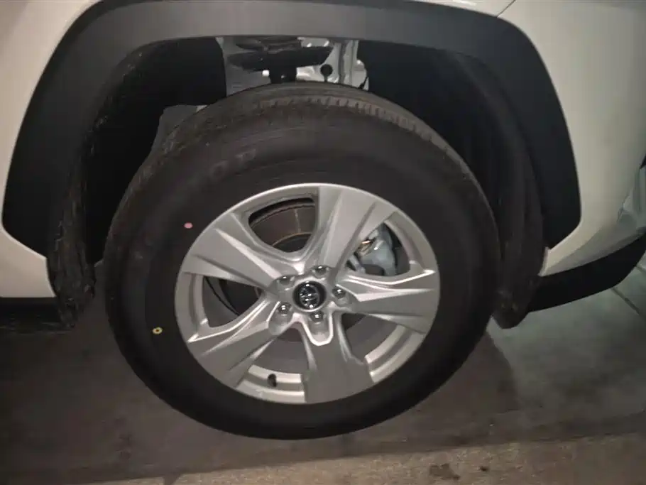 Toyota RAV4 Rongfang 2024 2.0L CVT FWD Urban Edition фото 6