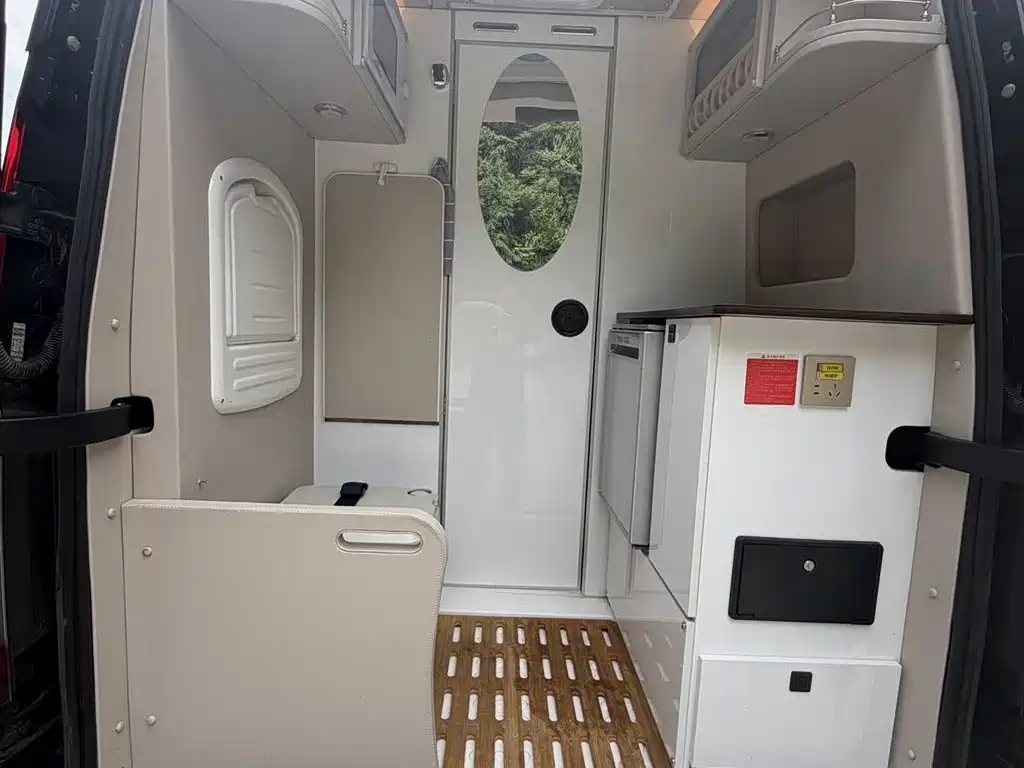 Ford Transit T8 2024 T8 2.3T Diesel Automatic Medium Wheelbase Medium Roof 6-Seat Multi-Purpose Version (2/2/2 seating) фото 8