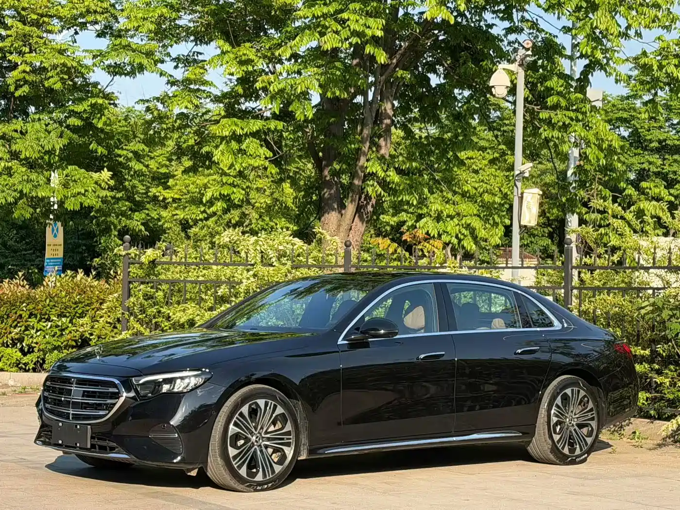 Mercedes-Benz E-Class 2025 E 300 L Luxury фото 2