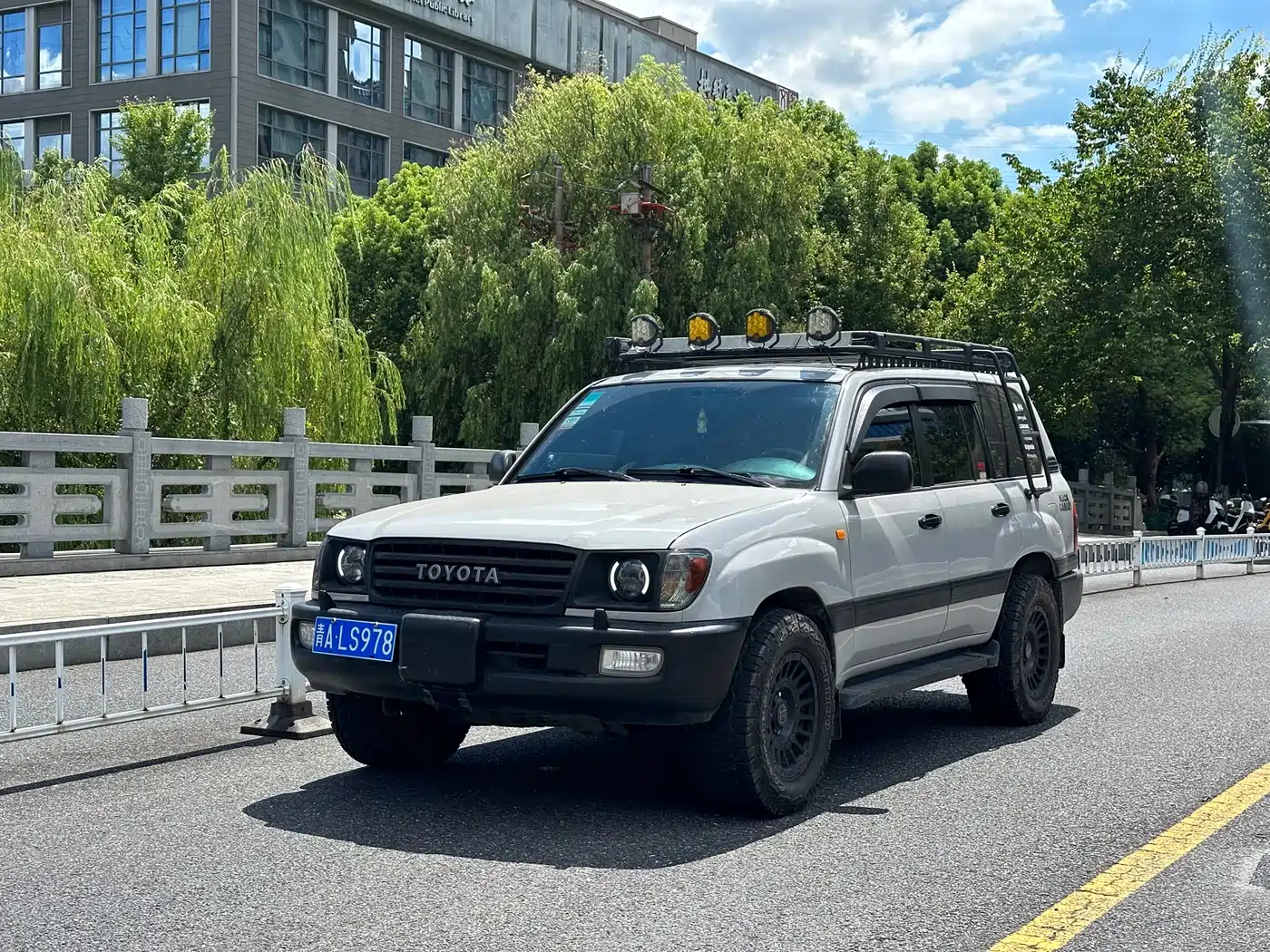 Toyota Land Cruiser 2005 4.7L Automatic GX-R