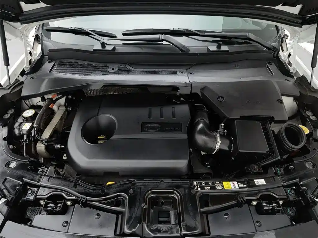 LAND ROVER DISCOVER NEW ENERGY SOURCES FOR SPORTS