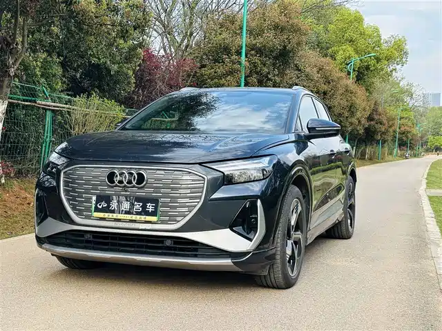 AUDI Q4 E TRON