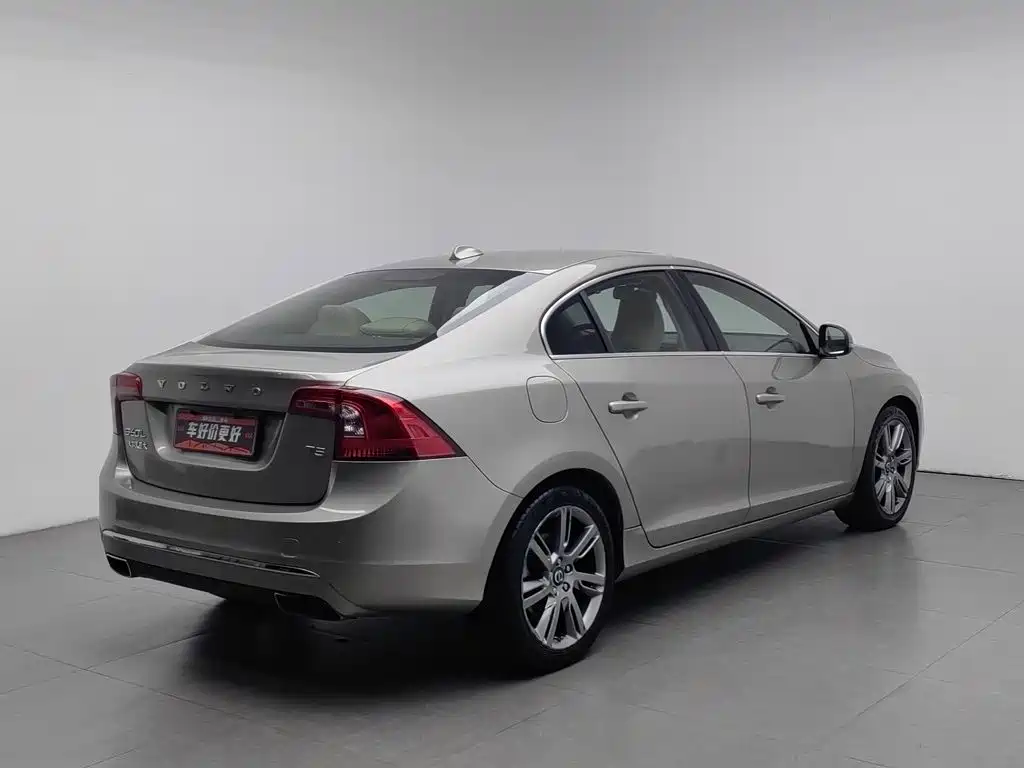صورة 2 - Volvo S60