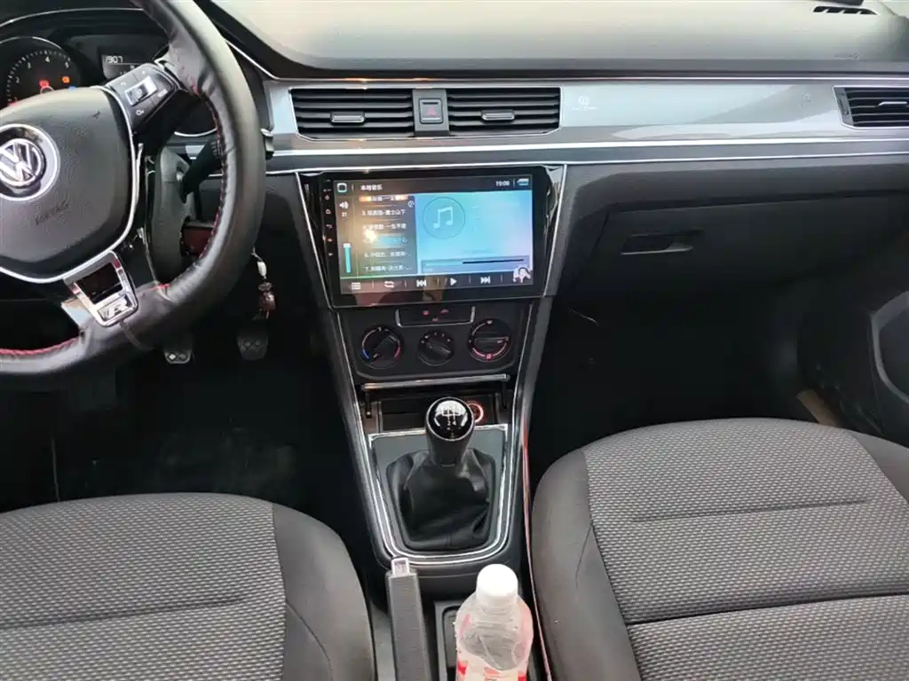 Volkswagen Bora 2017 1.6L Manual Fashion Edition фото 13