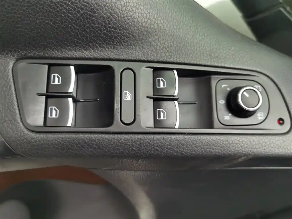 Volkswagen Tiguan 2013 1.8TSI Auto 4WD Luxury фото 9