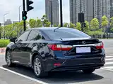 Фото 11 - Lexus ES