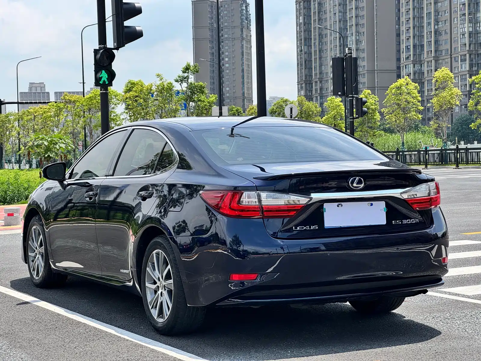 Фото 11 - Lexus ES