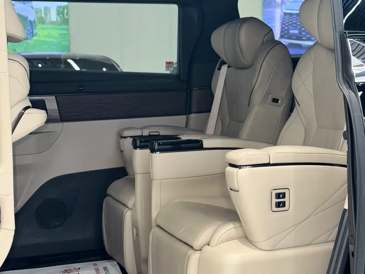 Toyota Vellfire 2024 Crown Hybrid 2.5L Premium Edition фото 7