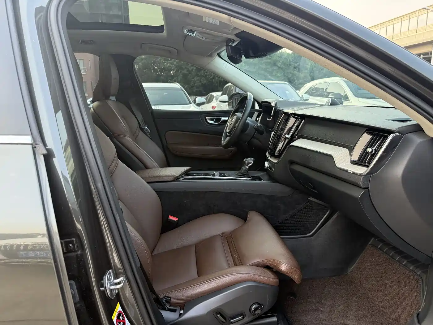 Фото 9 - Volvo XC60