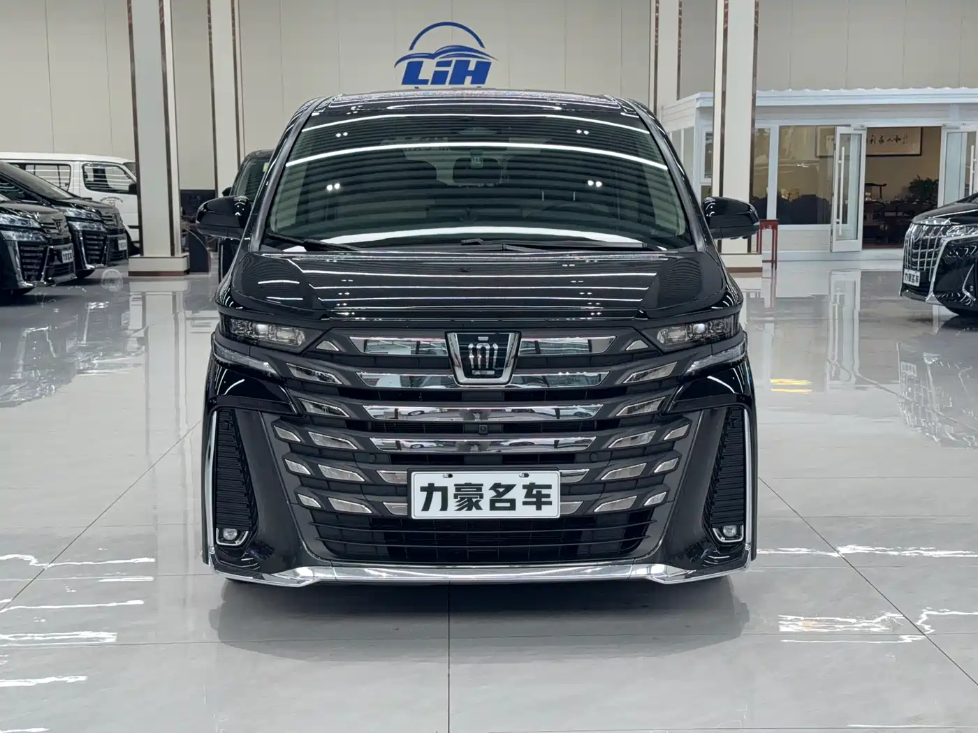 Toyota Vellfire 2024 Crown Hybrid 2.5L Premium Edition фото 2