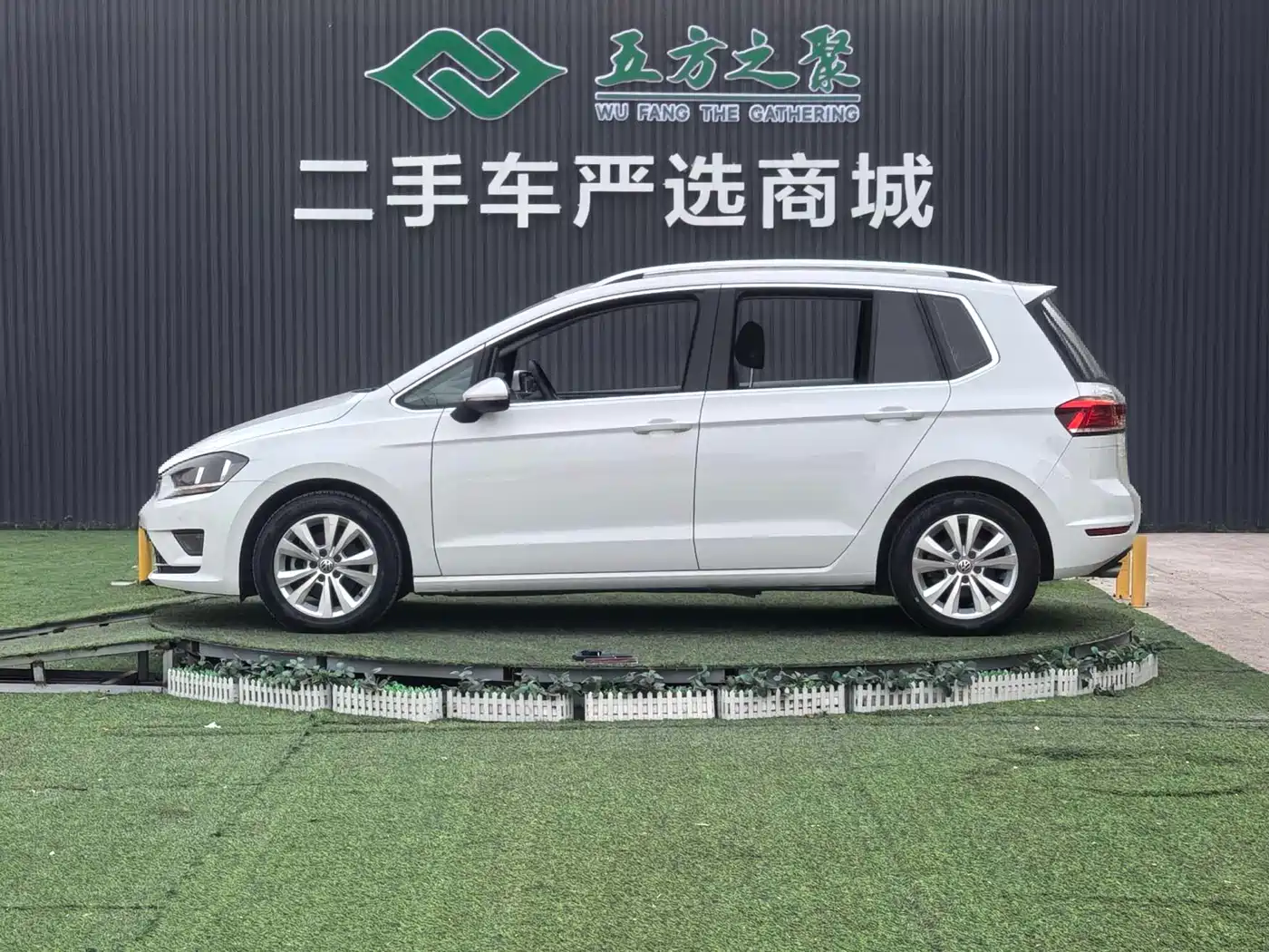 Volkswagen Golf Sportsvan 2016 230TSI Automatic Progressive фото 17