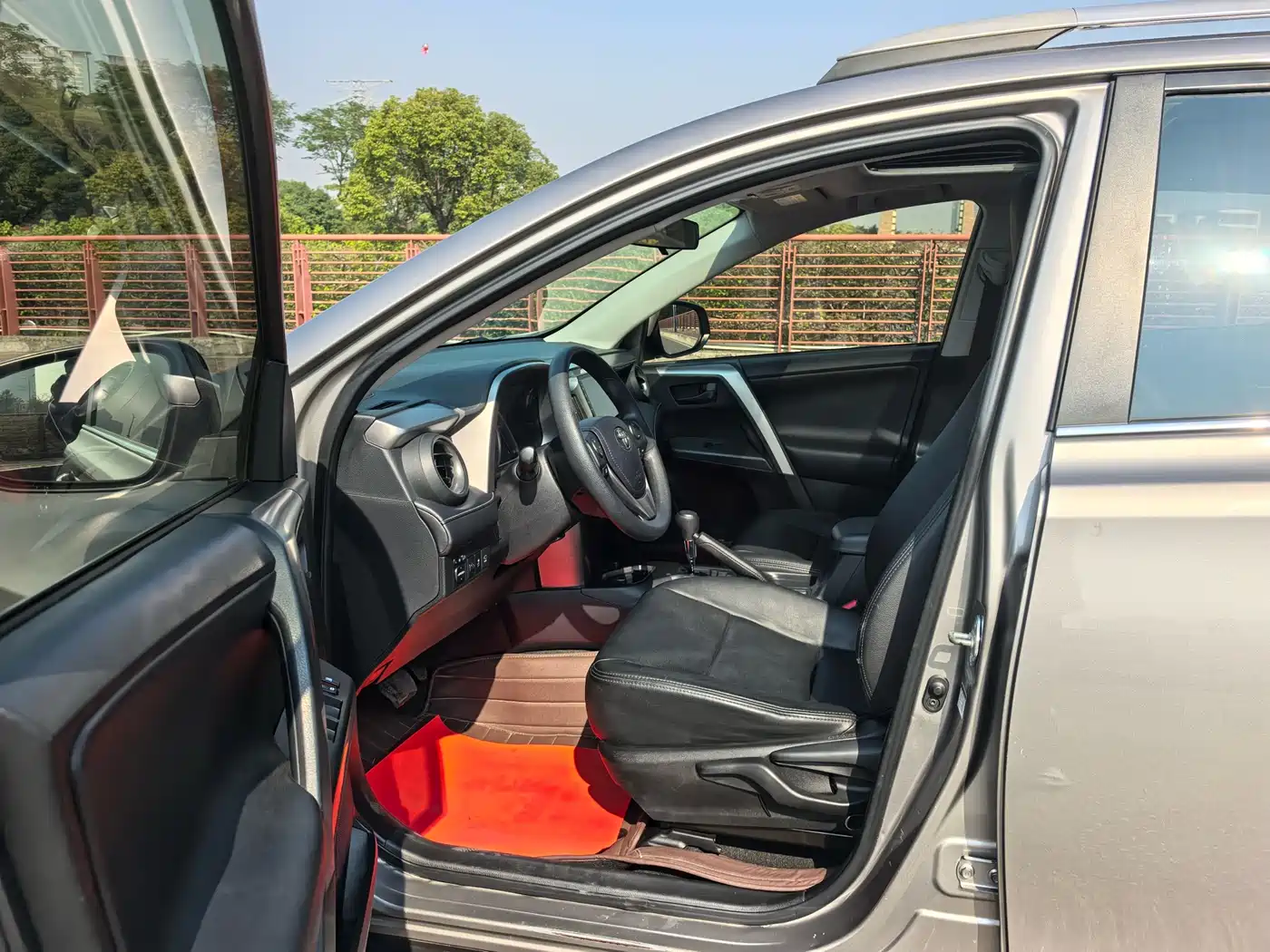 Toyota RAV4 Rongfang 2016 2.0L CVT 2WD Trend (China V) фото 4