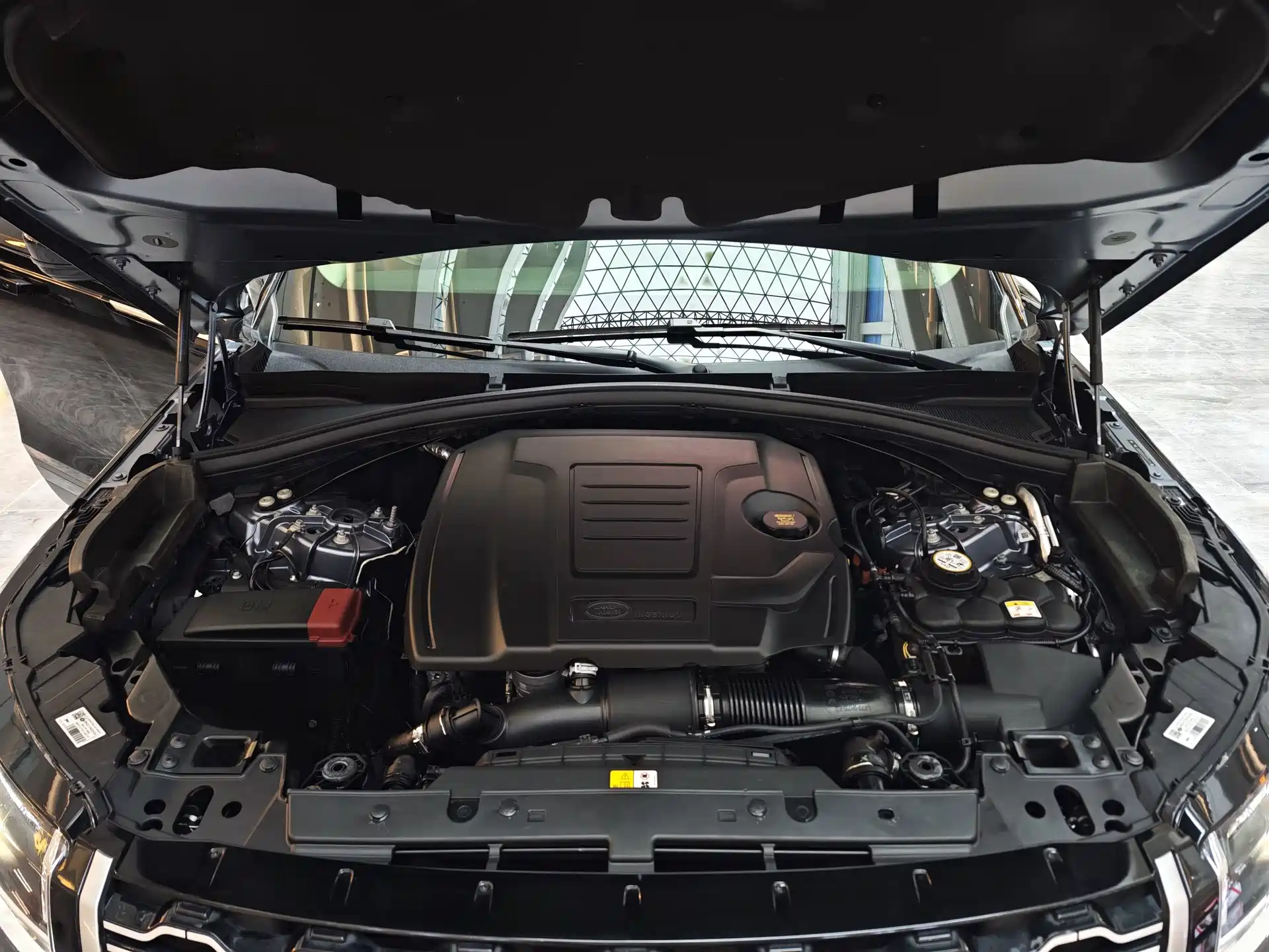 Фото 12 - Land Rover Range Rover Velar
