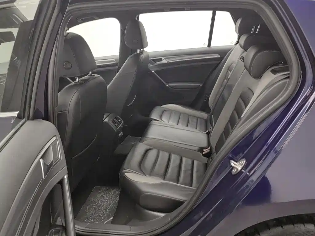 صورة 15 - Volkswagen Golf