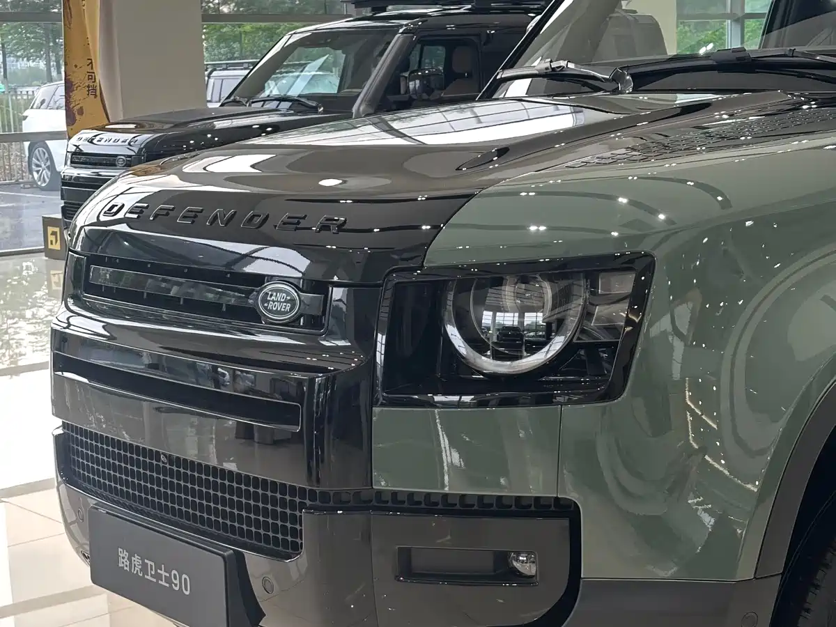 Land Rover Defender 2026 Model 90 2.0T P300 S фото 9