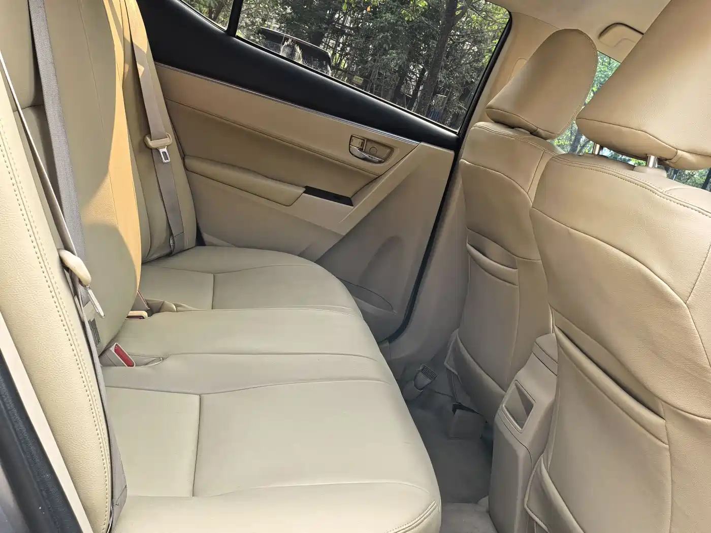 Toyota Corolla 2014 1.6L CVT GL фото 12