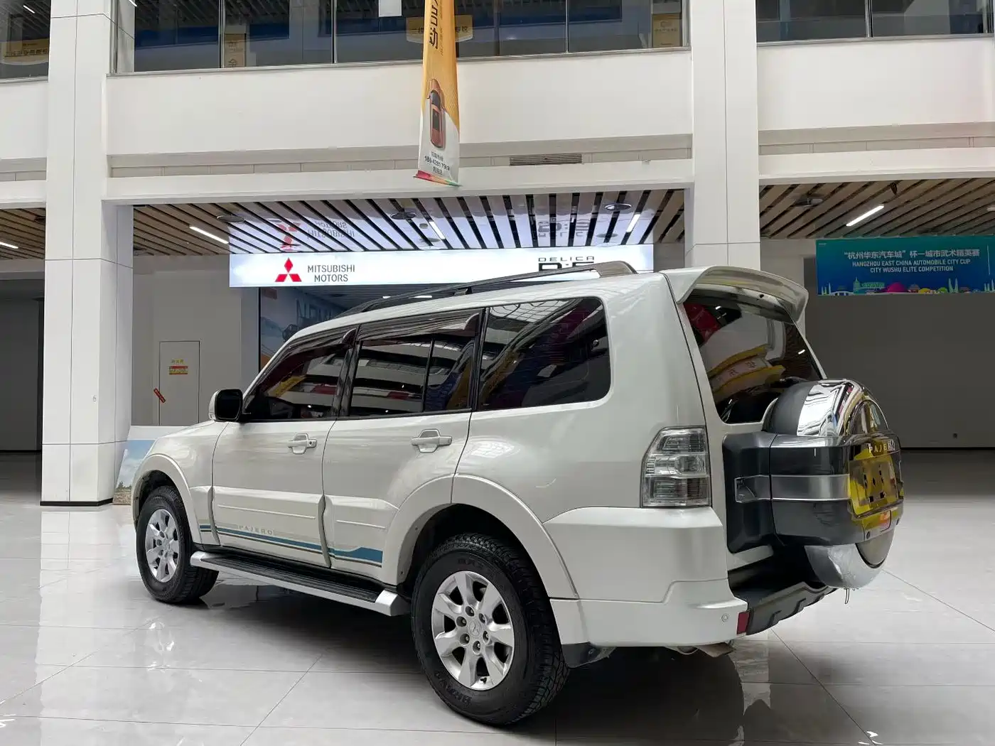 Mitsubishi Pajero (Import) 2018 3.0L Automatic Luxury Edition фото 4