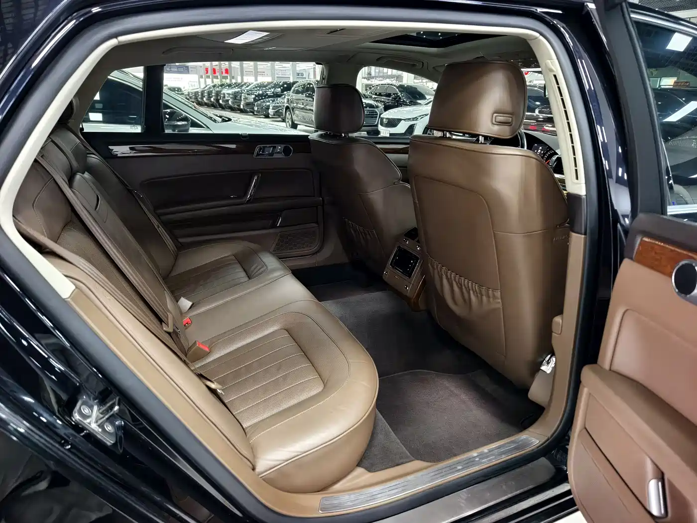 Volkswagen Phaeton 2014 3.0L Business Edition фото 10