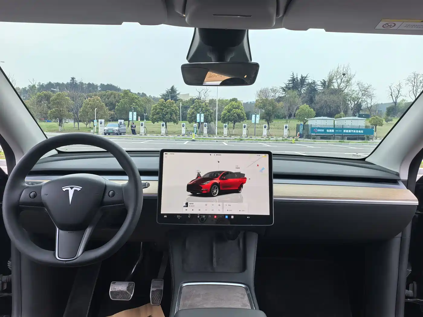 TESLA MODEL Y