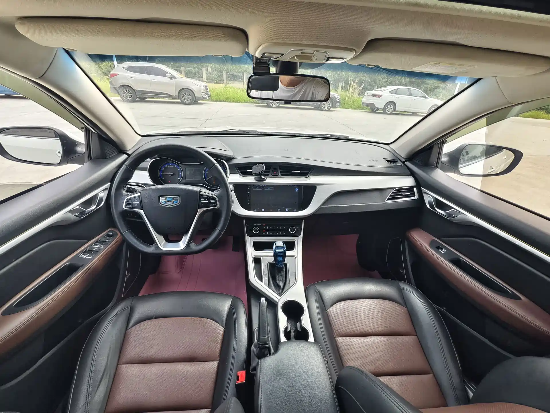 Фото 12 - Geely Vision