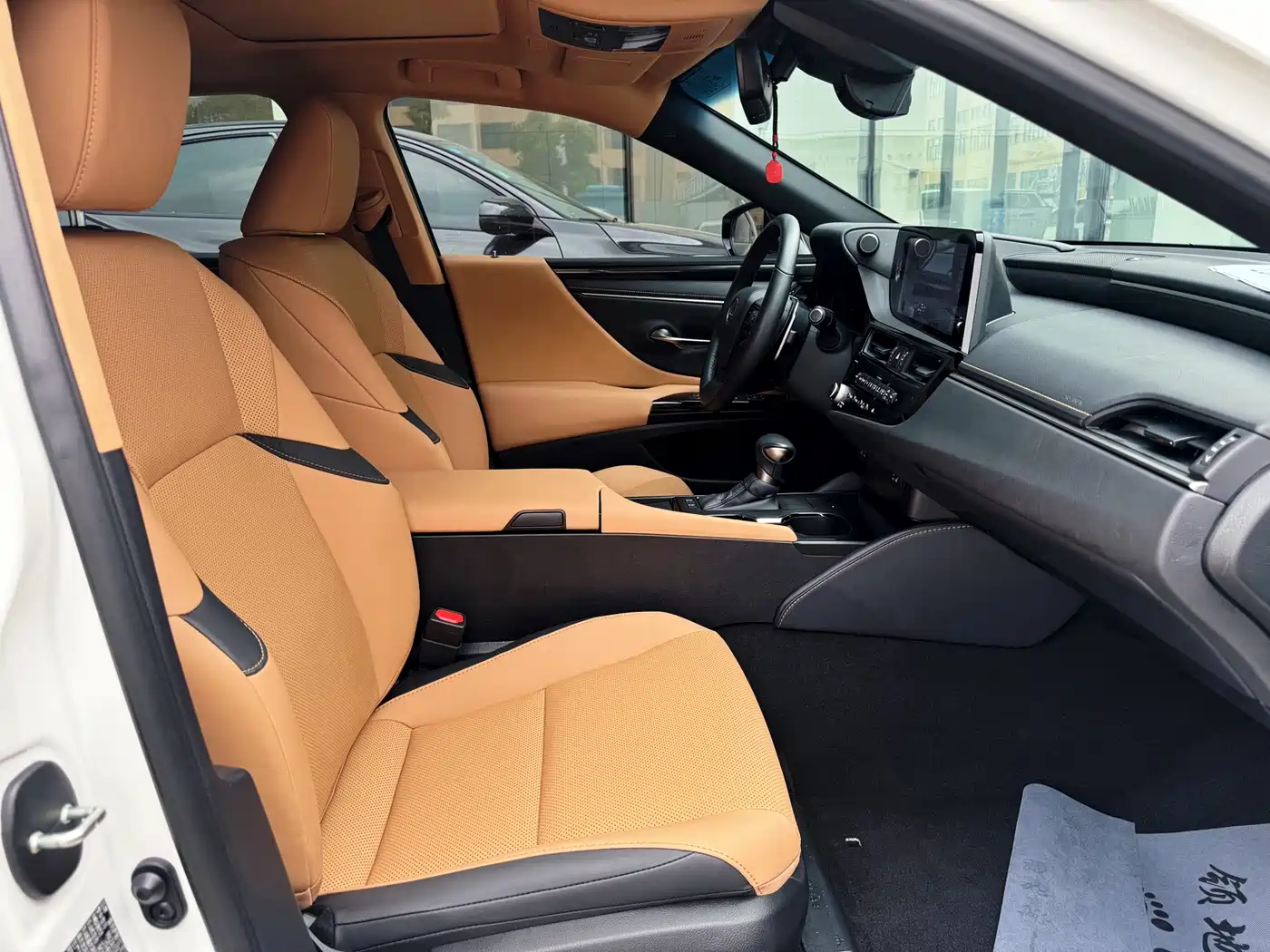 Lexus ES 2022 200 Excellence Edition фото 5