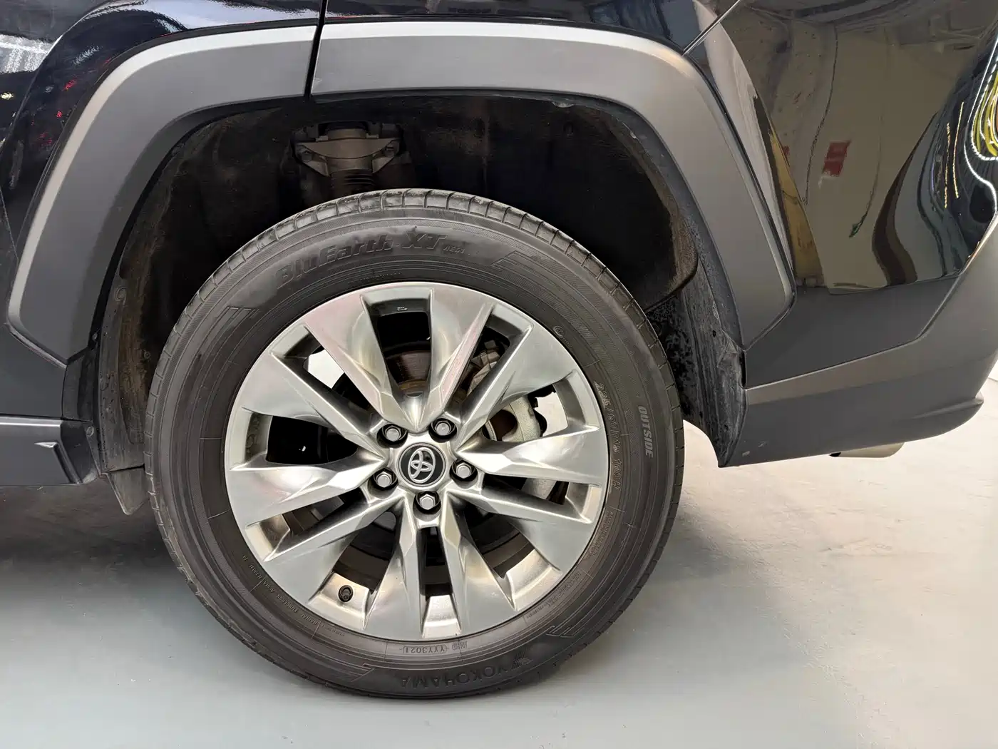 Toyota Wildlander 2023 Hybrid 2.5L E-CVT FWD Urban Edition фото 13