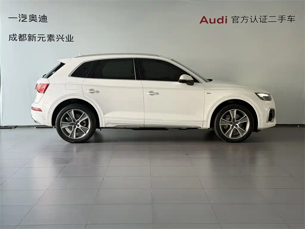 Audi Q5L 2022 45T Luxury Dynamic фото 3