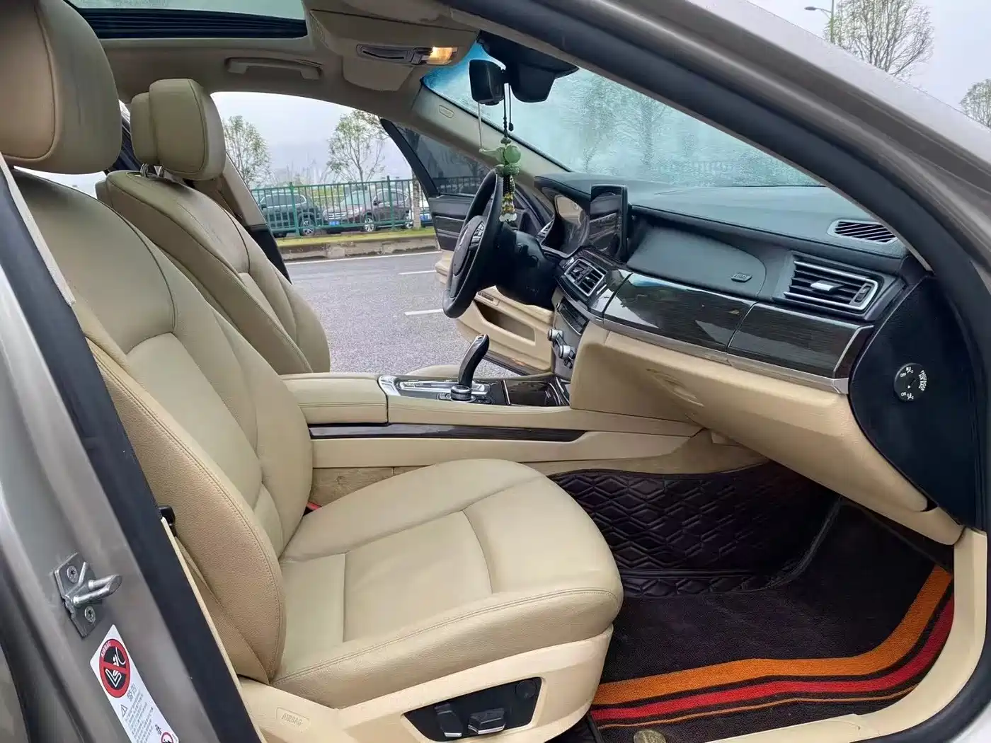 Photo 9 - BMW 7 Series