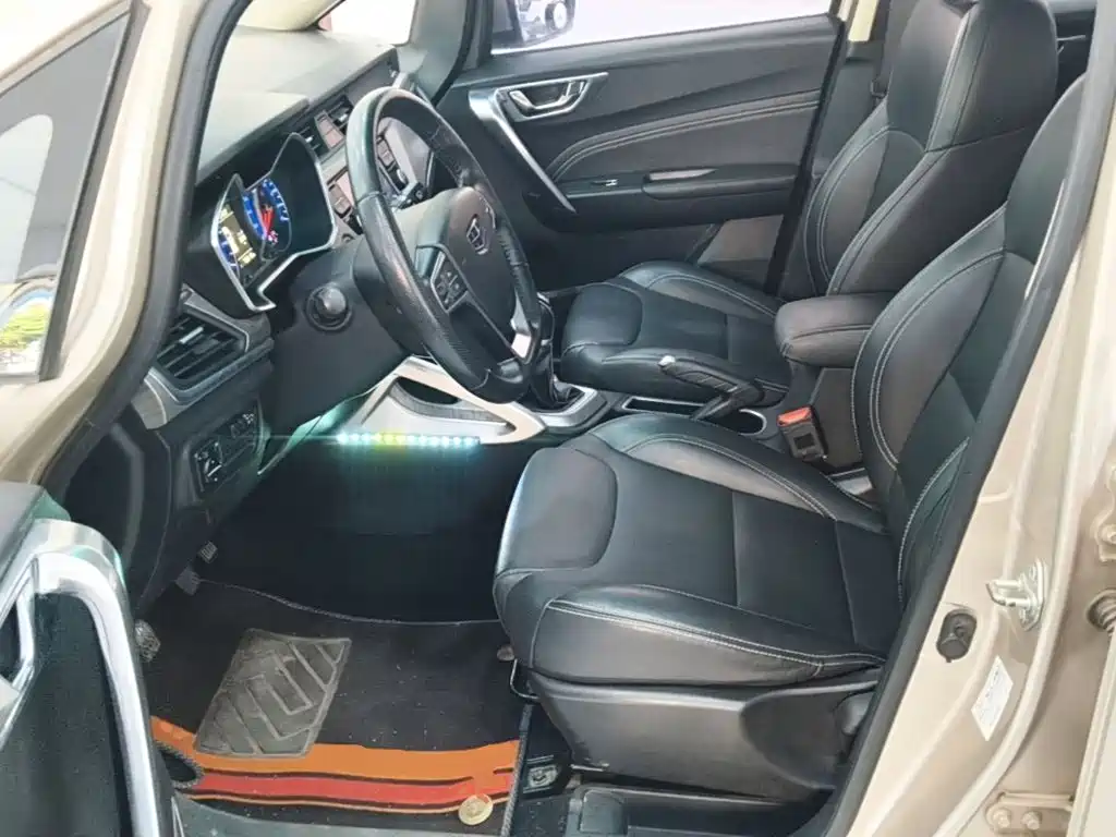 Фото 15 - Geely Vision X3