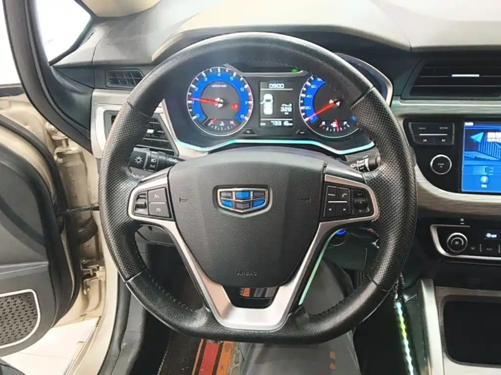 Фото 11 - Geely Vision X3