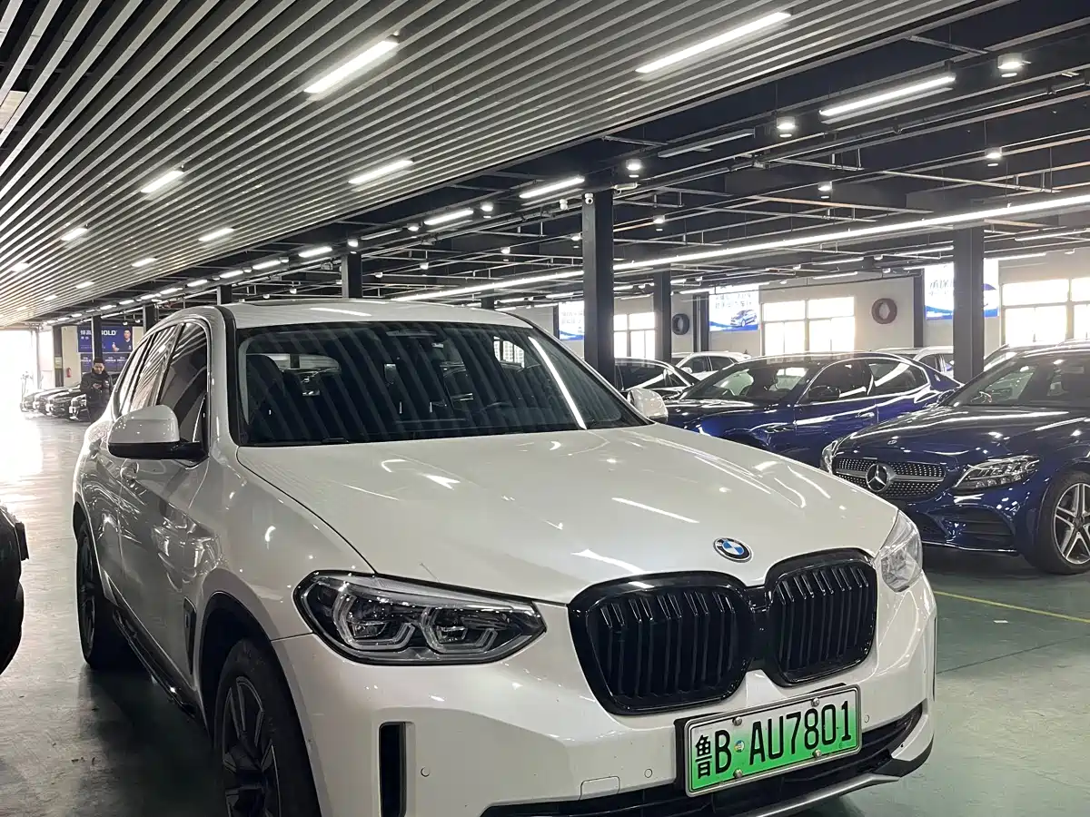 BMW IX3