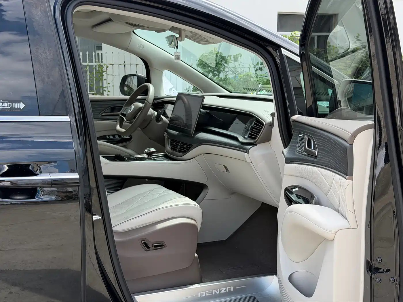 Denza D9 2022 2022 DM-i 970 All-Wheel Drive Honor Edition