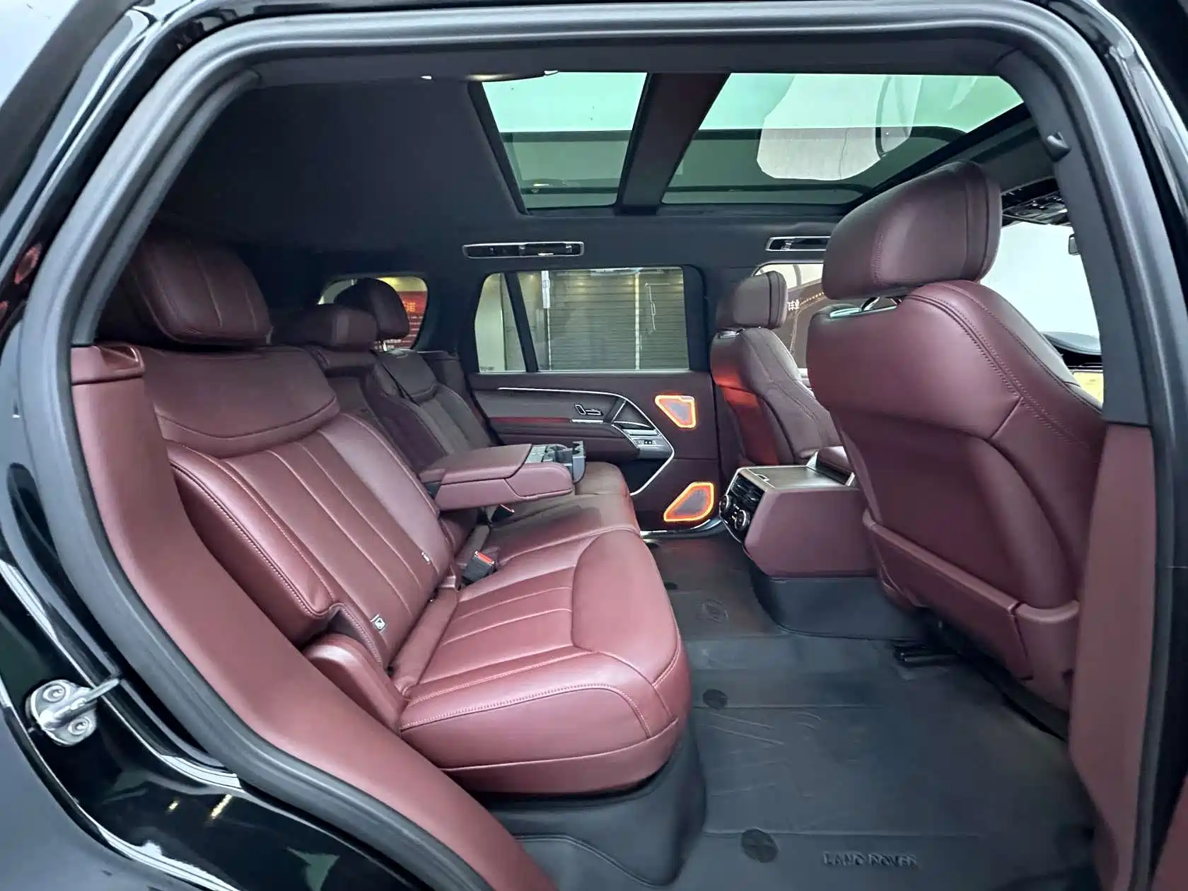Photo 8 - Land Rover Range Rover