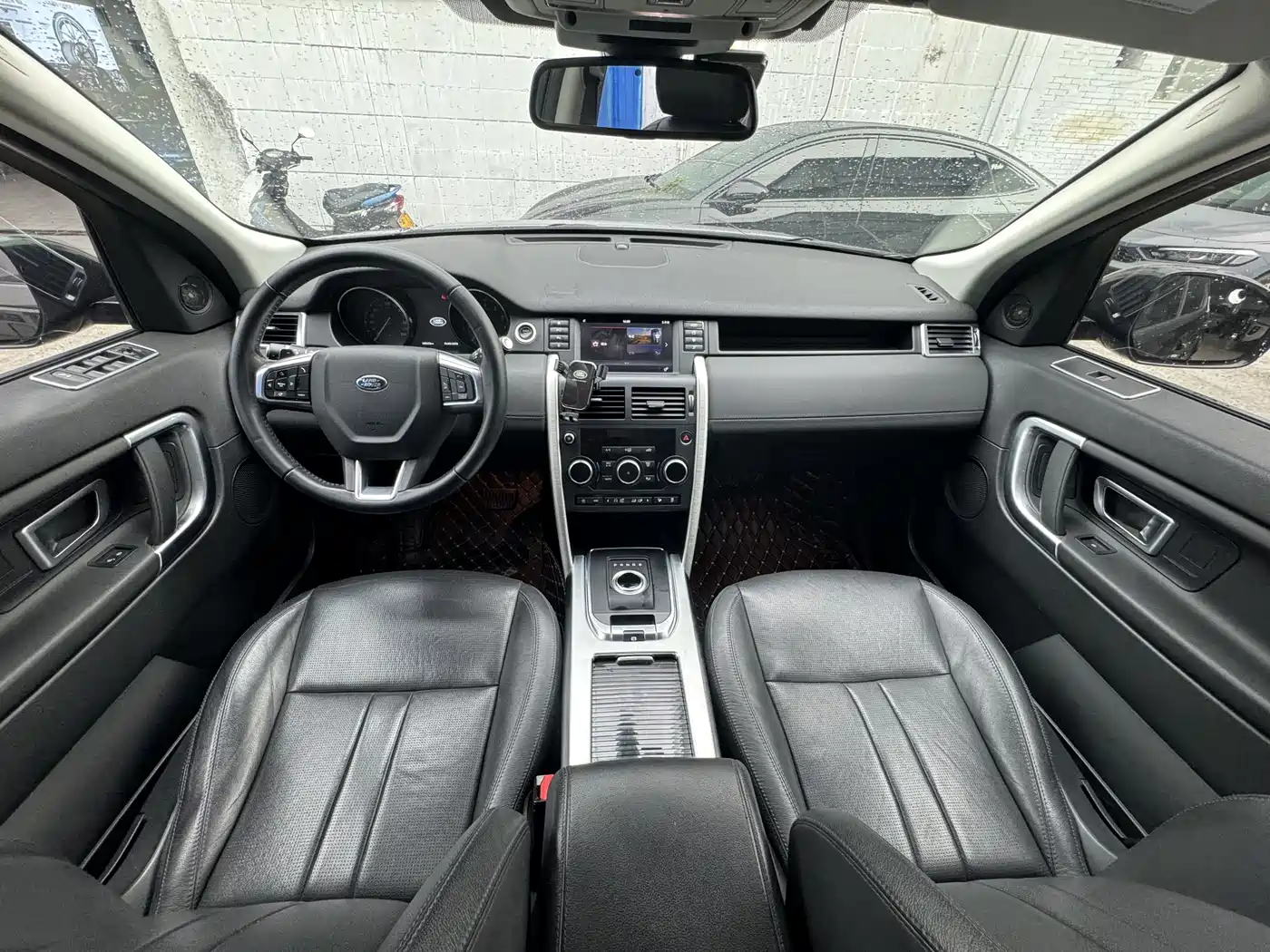 Land Rover Discovery Sport 2018 240PS SE Edition фото 14
