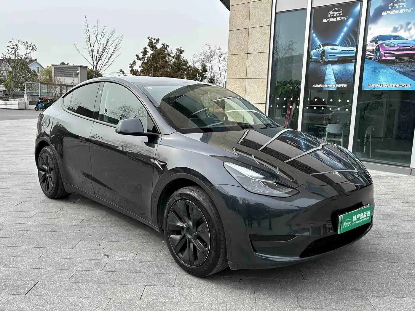 TESLA MODEL Y