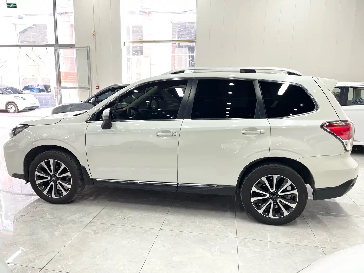 Subaru Forester 2016 2.0i Fashion Navigation Edition фото 5