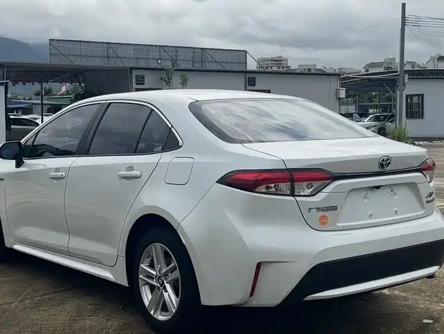 Toyota Levin 2022 Dual Engine 1.8H E-CVT Leading Edition — фото 4
