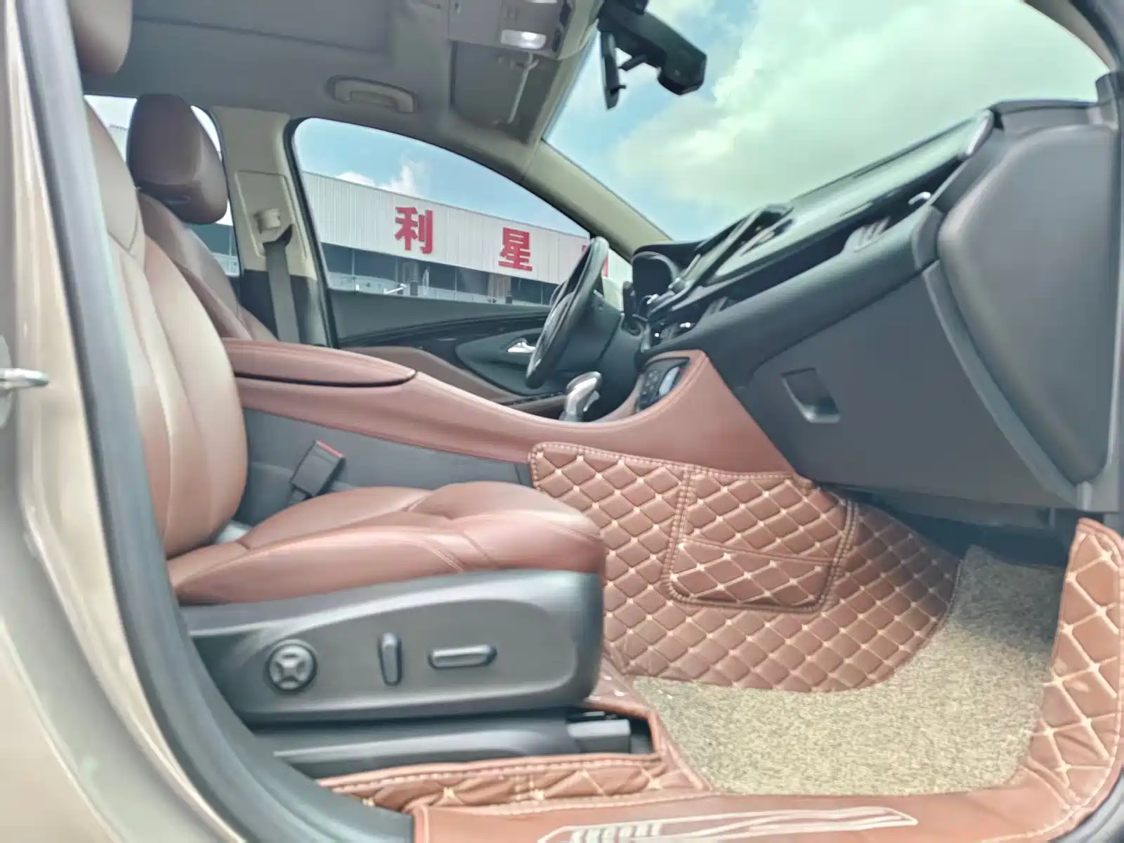 Фото 12 - Buick Envision Plus
