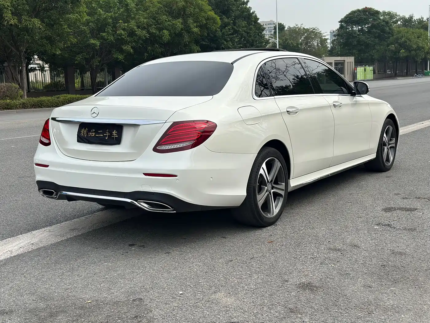 Mercedes-Benz E-Class 2016 E 200 L Sport Type фото 13