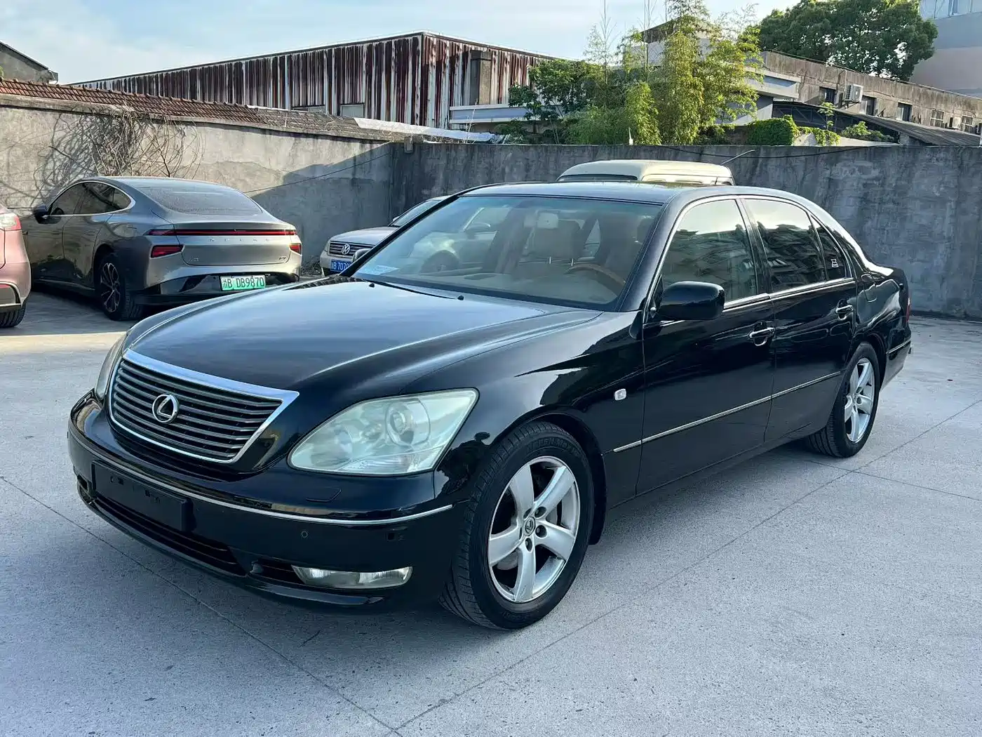 Фото 1 - Lexus LS