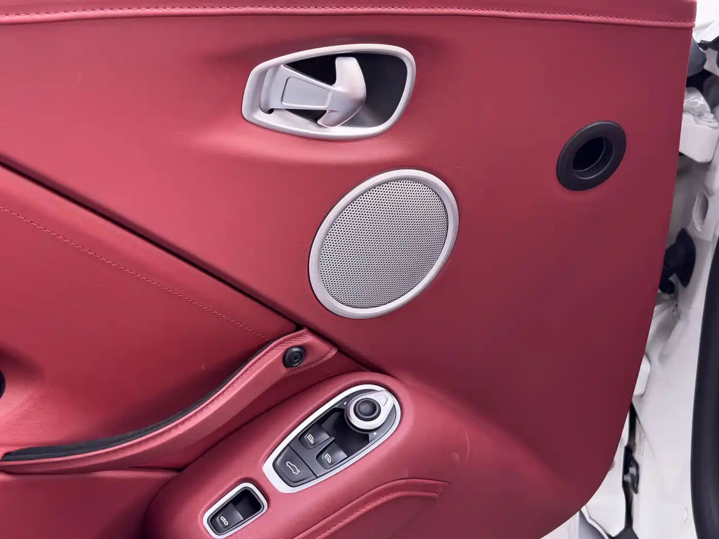 Aston Martin V8 Vantage 2022 2022 4.0T V8 Roadster
