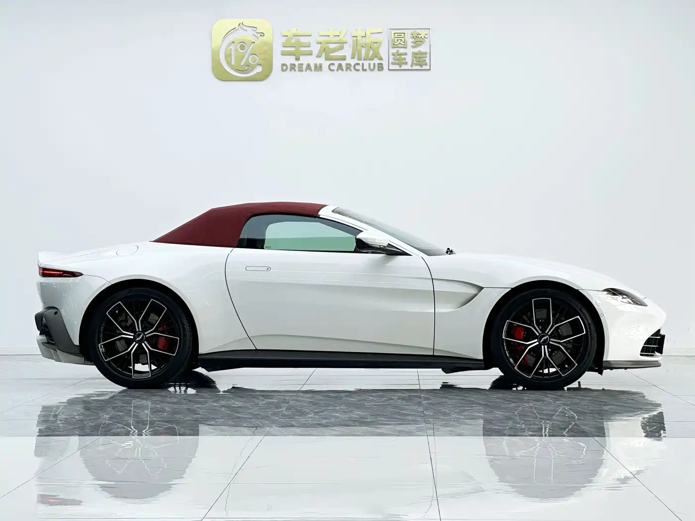 Aston Martin V8 Vantage 2022 2022 4.0T V8 Roadster