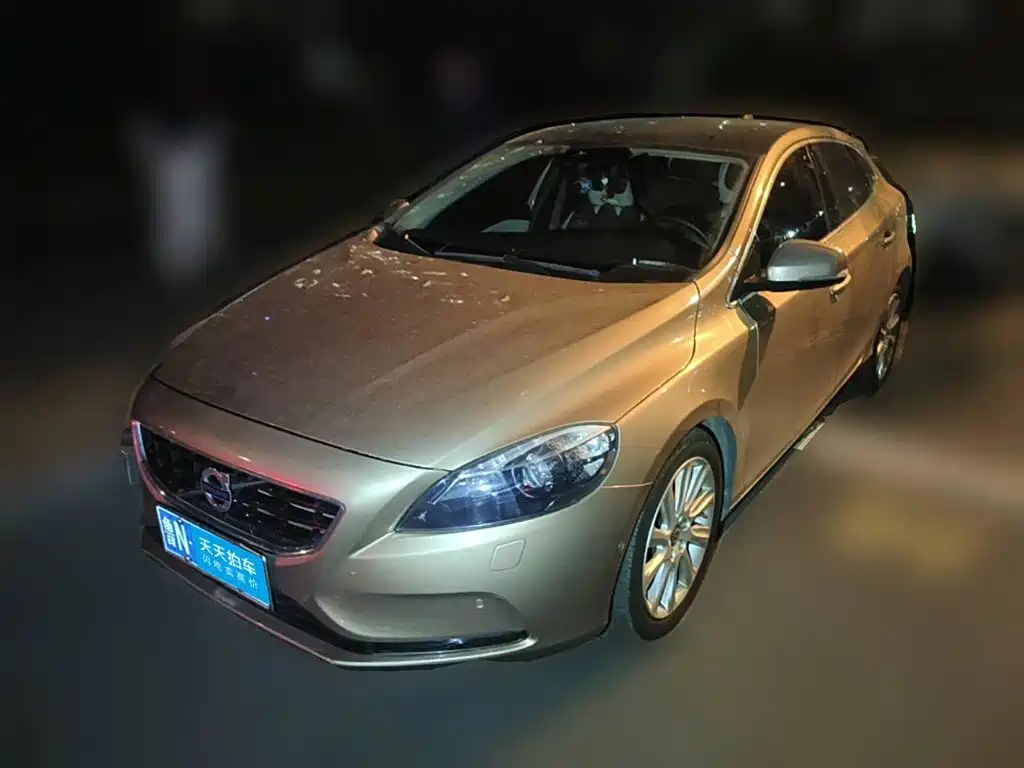 Volvo V40 2015 — пригон из Китая